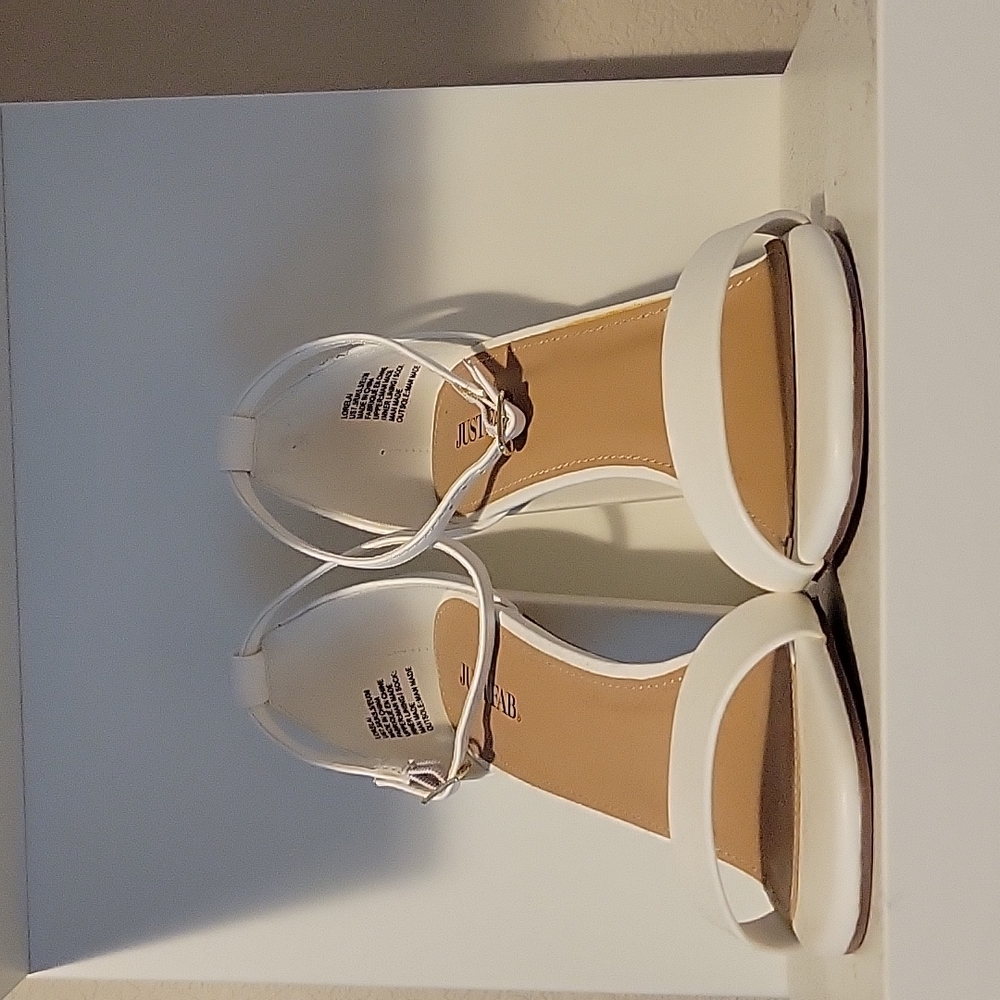 White JustFab heelz. Size 7.5